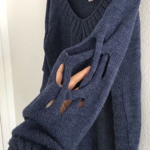 5/$30 Dark Blue Cut-out Sleeve Sweater